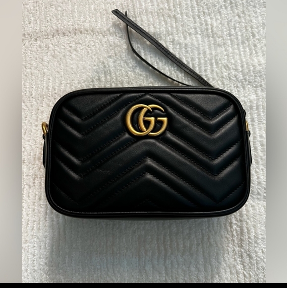AUTHENTIC GUCCI GG MARMONT MATELASSÈ MINI CROSSBODY BAG - Picture 1 of 7